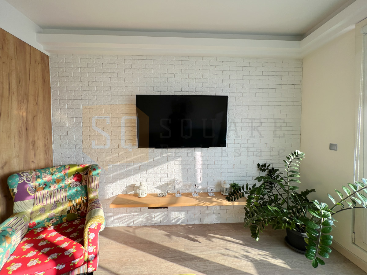 1079 _ 2073_WEB_00002