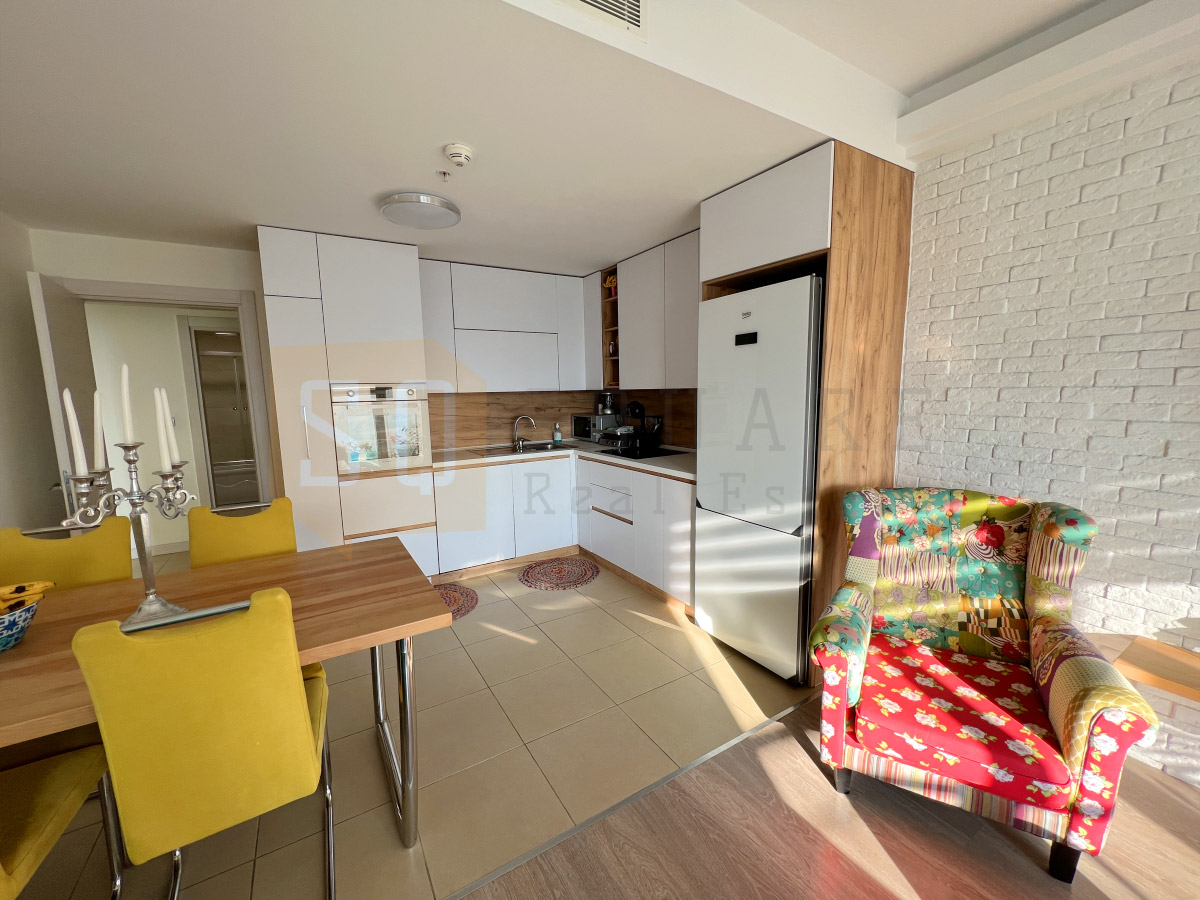 1079 _ 2073_WEB_00004