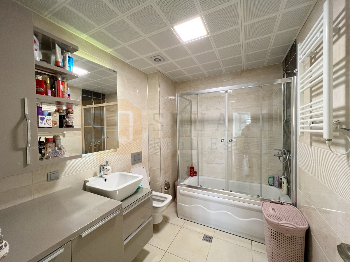 1079 _ 2073_WEB_00008