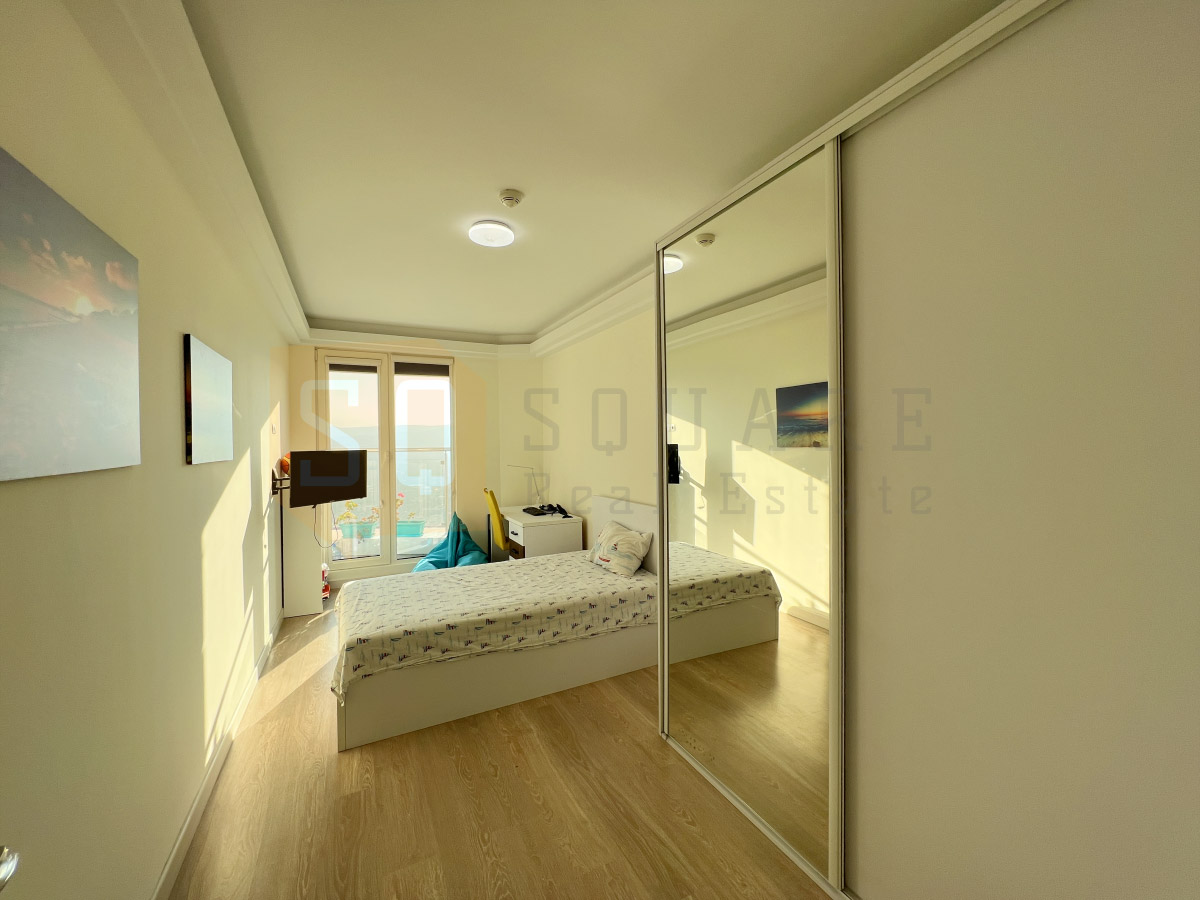 1079 _ 2073_WEB_00009