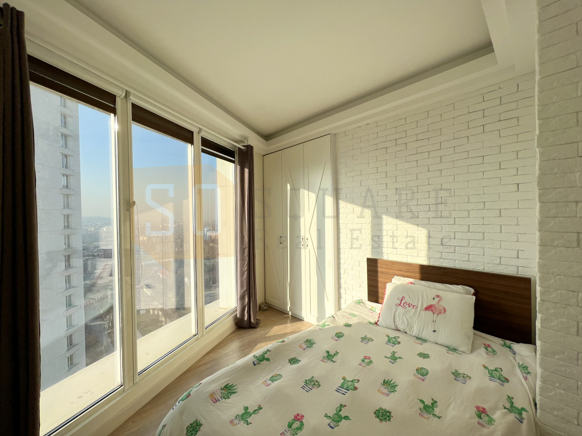 1079 _ 2073_WEB_00011