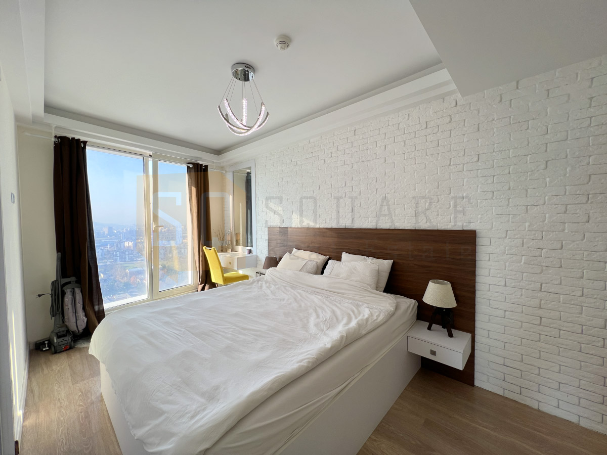 1079 _ 2073_WEB_00012